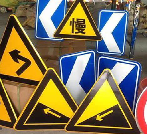 望江标识标牌中颜色的确定是很重要的。